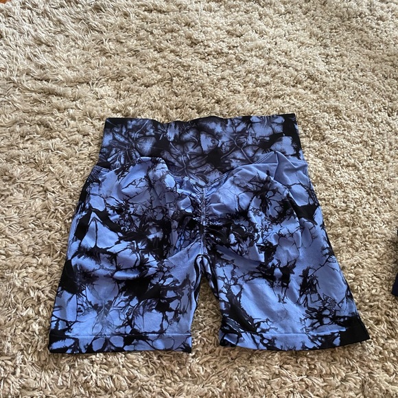 Yeoreo Tie Dye Butt Scrunch Shorts - Picture 1 of 4